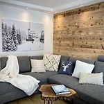 Spacious 3 - Family-friendly - - Great Views *